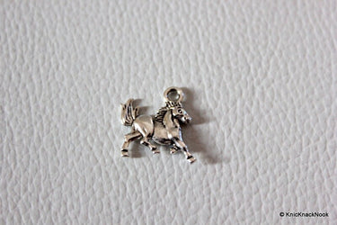 5 x Zinc Alloy Horse Pendants / Charms